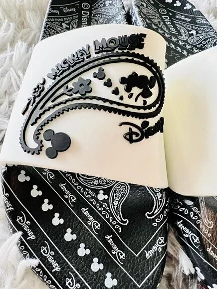 𝅺mickey Mouse Paisley Slides *SIZE 9* - Picture 2 of 2